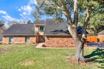 421 Huckleberry Drive, House other with 4 bedrooms, 3 bathrooms and null parking in Lake Jackson TX | Image 2