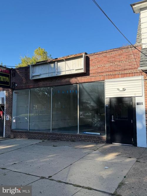 2903 Edgmont Ave, BROOKHAVEN, PA, 19015-3302 | Card Image