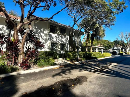 201-25 Pelican Pointe Dr, Delray Beach, FL, 33483-8034 | Card Image