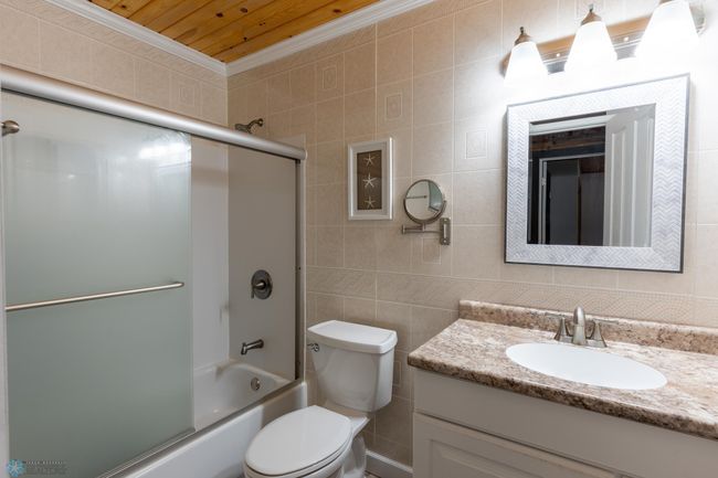 Bathroom | Image 23