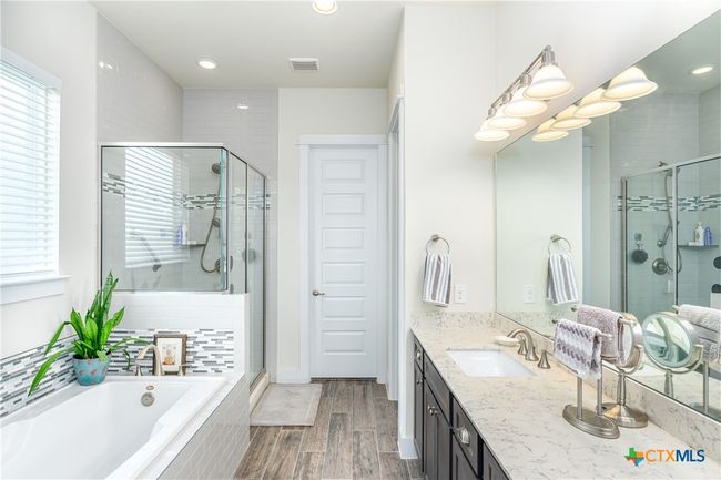 Primary bath. | Image 20