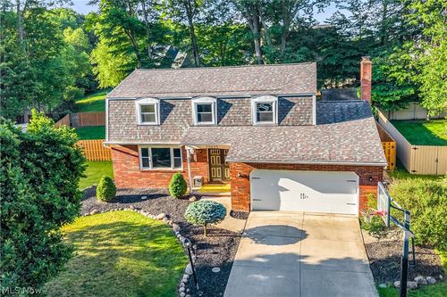 20685 Chestnut Dr, Strongsville, OH, 44149-2359 | Card Image