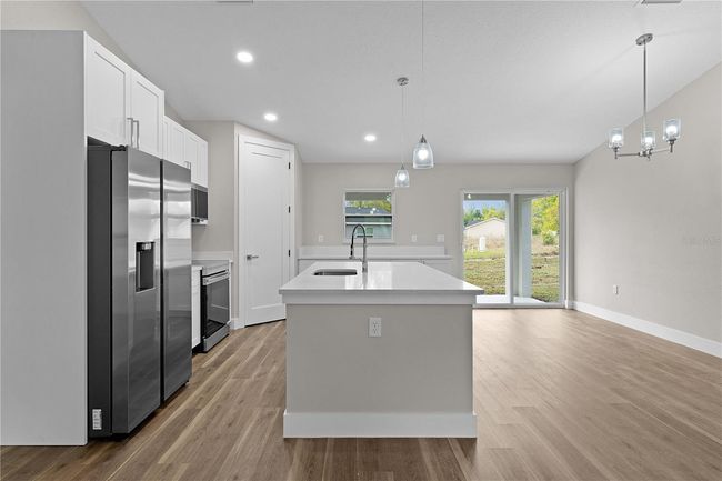Kitchen and dining areas | Image 5