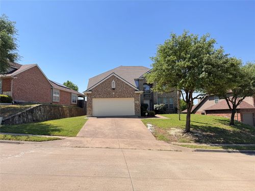 8226 Fox Creek Trl, Dallas, TX, 75249-1613 | Card Image