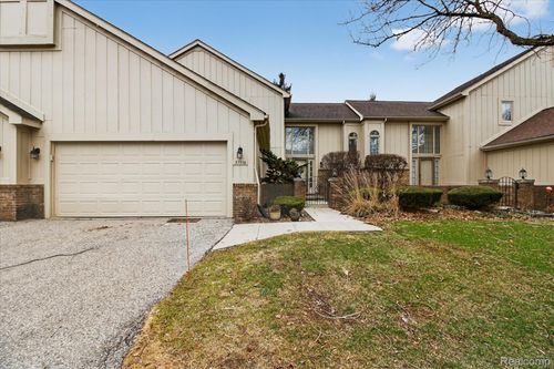 37936 N Laurel Park Dr, Livonia, MI, 48152-2669 | Card Image