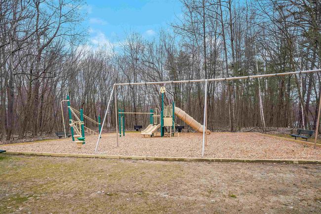 4 Chestnut Cir, Condo with 2 bedrooms, 3 bathrooms and null parking in Merrimack NH | Image 32