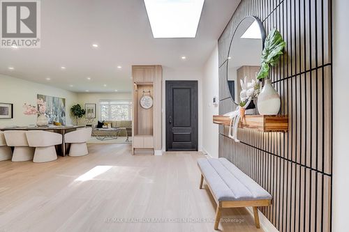 34 Elliotwood Crt, North York, ON, M2L2P9 | Card Image