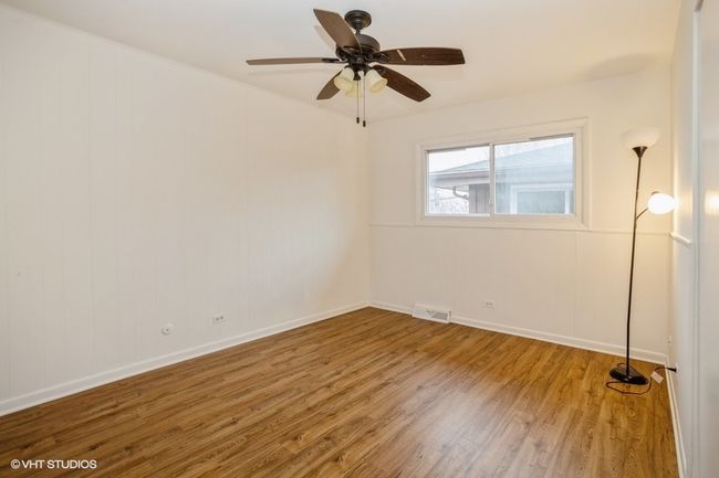 192 E Schubert Ave, Home with 3 bedrooms, 2 bathrooms and null parking in GLENDALE HEIGHTS IL | Image 5