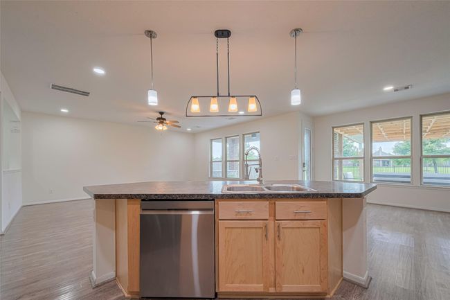 3215 Laurel Bend Ln, House other with 4 bedrooms, 3 bathrooms and 2 parking in Pearland TX | Image 16