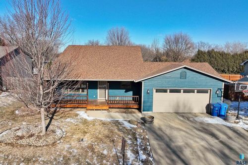212 Birchwood Cir Circle, Brandon, SD, 57005 | Card Image