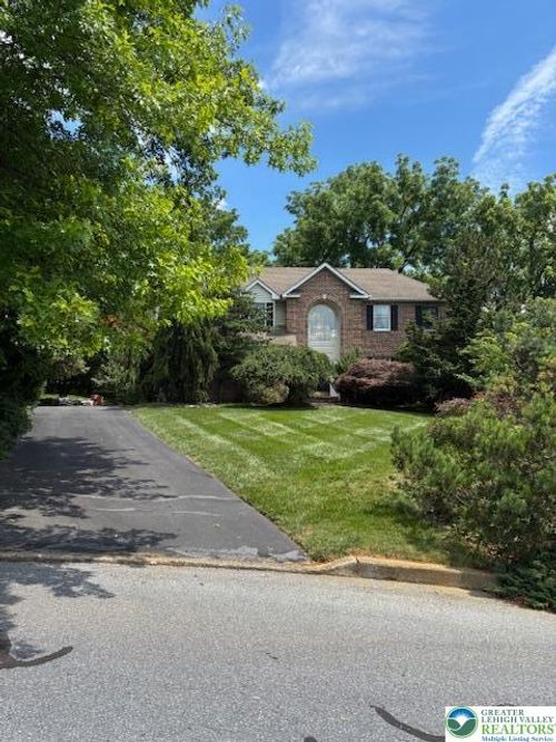 1905 Grouse Ct, Forks Twp, PA, 18040-8411 | Card Image