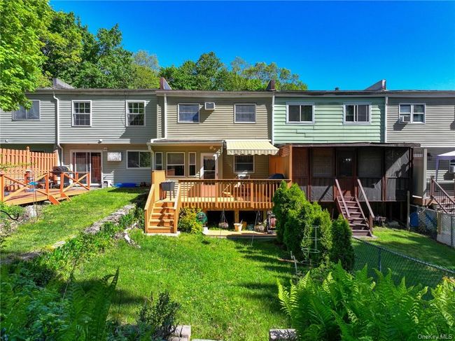 27 Roundtree Court, Townhouse with 3 bedrooms, 1 bathrooms and null parking in Beacon NY | Image 3