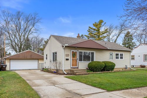 4129 S Kingan Ave, Saint Francis, WI, 53235-5532 | Card Image