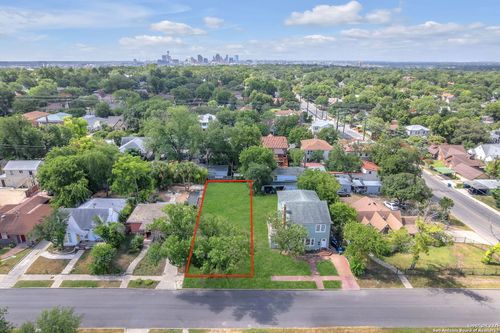 122 W Norwood Ct, San Antonio, TX, 78212-2336 | Card Image