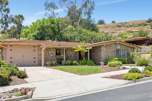 3331 Via Altamira, Fallbrook, CA, 92028-9381 | Card Image