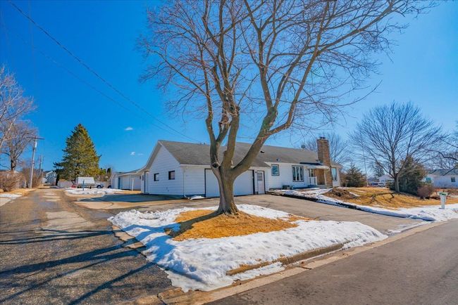 300 Pleasant Dr, House other with 3 bedrooms, 2 bathrooms and null parking in Waunakee WI | Image 6