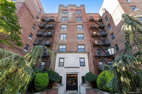 6e-25-40 31st Ave, Astoria, NY, 11106-3612 | Card Image