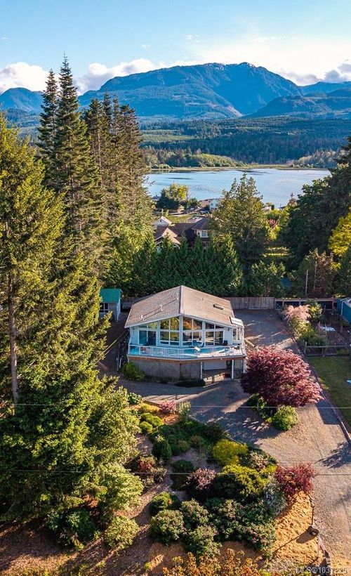 7627 Ships Point Rd, Fanny Bay, BC, V0R1W0 | Card Image