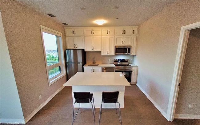 3285 Carding Mill Trail, Home with 2 bedrooms, 2 bathrooms and 1 parking in Oakville ON | Image 10