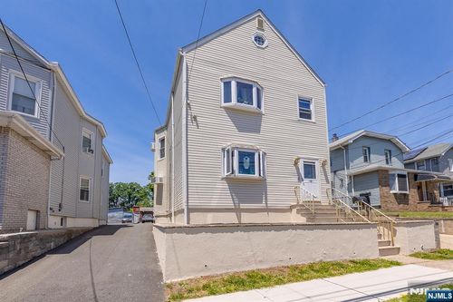 137 Uhland St, East Rutherford, NJ, 07073-1718 | Card Image