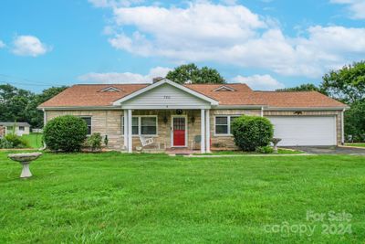 700 S Myrtle School Road, Home with 6 bedrooms, 3 bathrooms and null parking in Gastonia NC | Image 2