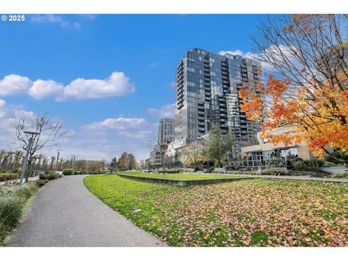 1704-841 S Gaines St, Portland, OR, 97239-3132 | Card Image