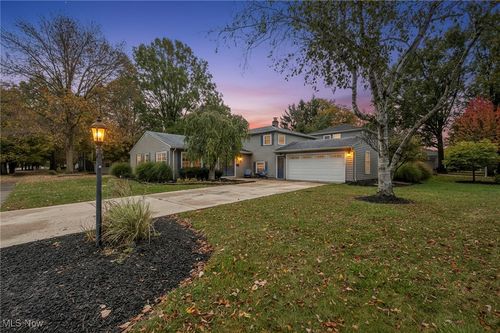 381 Bates Dr, Bay Village, OH, 44140-1420 | Card Image