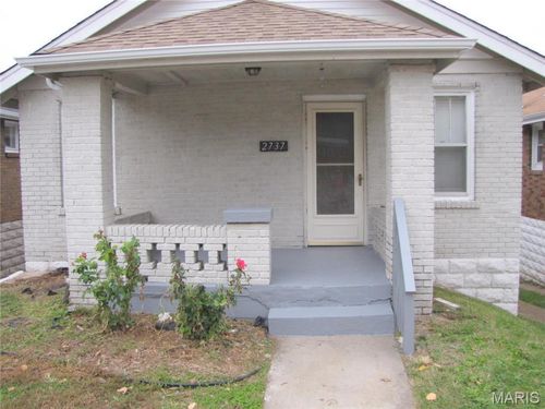 2737 Harrys Ln, Saint Louis, MO, 63114-4647 | Card Image