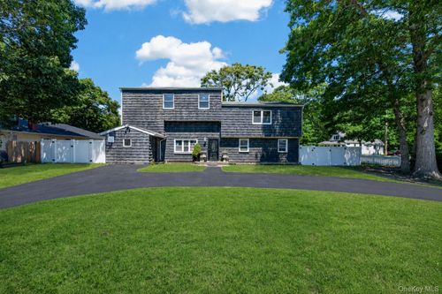 3 Lee Pl, Mastic, NY, 11950-2709 | Card Image