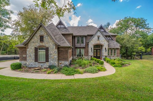 1811 Magic Valley Ln, Cedar Hill, TX, 75104-6947 | Card Image