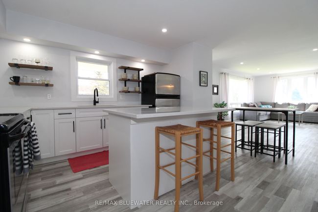 45 John St N, House other with 3 bedrooms, 2 bathrooms and 4 parking in Zurich ON | Image 14
