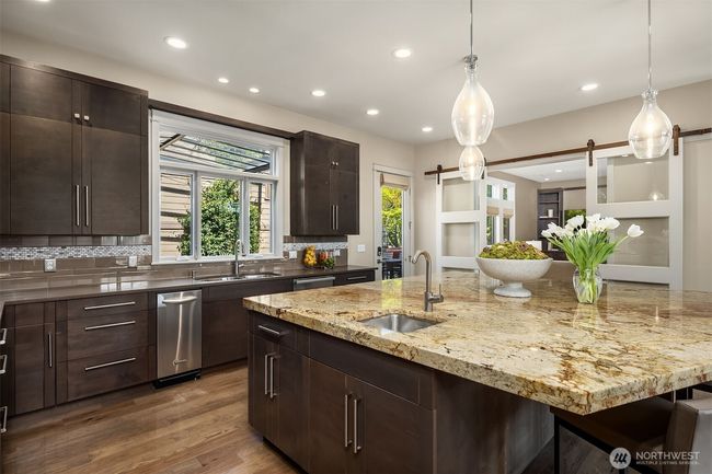 212 5 Th Ave W, House other with 4 bedrooms, 4 bathrooms and 4 parking in Kirkland WA | Image 13