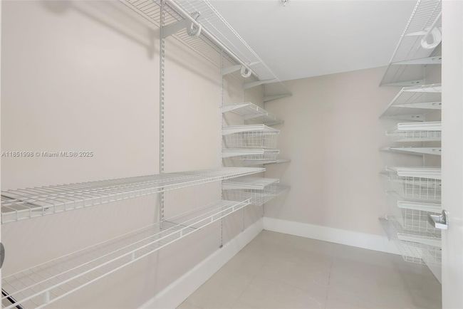 APT-1710 - 9055 Sw 73 Rd Ct, Condo with 2 bedrooms, 2 bathrooms and null parking in Pinecrest FL | Image 12