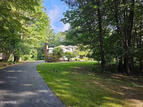 9 Spruce Run, East Greenbush, NY, 12061-9612 | Card Image