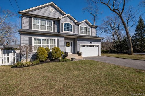 456 Pine Acres Blvd, Brightwaters, NY, 11718-1200 | Card Image