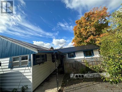 122 St John St, House other with 4 bedrooms, 2 bathrooms and null parking in Woodstock NB | Image 3