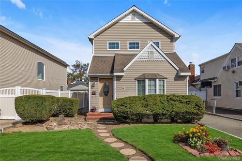 123 Beach Dr, Merrick, NY, 11566-4506 | Card Image