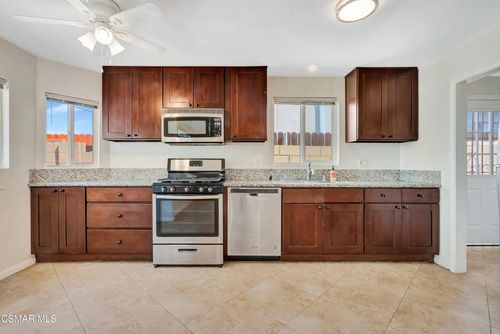 7322 Lindley Ave, Reseda, CA, 91335 | Card Image