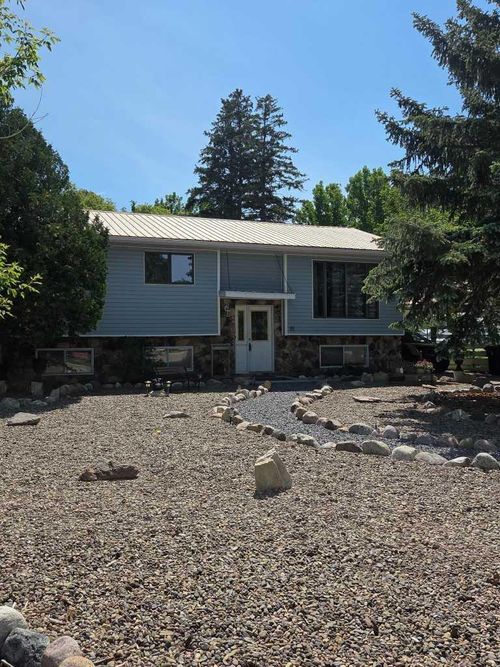 40 Charlesworth Cres E, Brooks, AB, T1R0H3 | Card Image