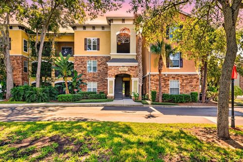 302-10103 Courtney Oaks Cir, TAMPA, FL, 33619-8529 | Card Image