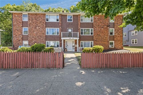 339 Privilege St, Woonsocket, RI, 02895-1752 | Card Image