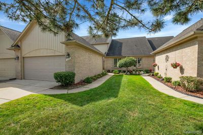 13420 Lillian Lane, Condo with 3 bedrooms, 3 bathrooms and null parking in Sterling Heights MI | Image 2