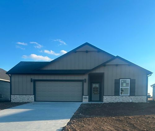 1562 N Emerald Valley Dr, Mulvane, KS, 67110-8625 | Card Image