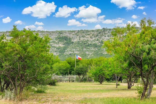 A - 1245A Private Road 2415, Home with 3 bedrooms, 2 bathrooms and null parking in Uvalde TX | Image 20