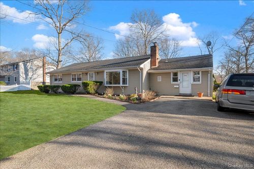112 King Street, Islip, NY, 11706 | Card Image