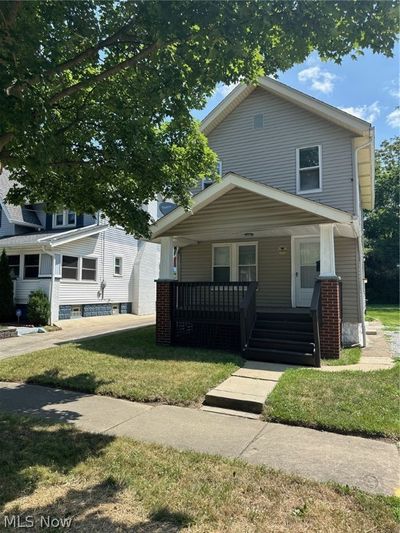 View of front of property featuring a front lawn and covered porch | Image 1