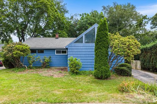 40 Glenwood Pl, New London, CT, 06320-2907 | Card Image