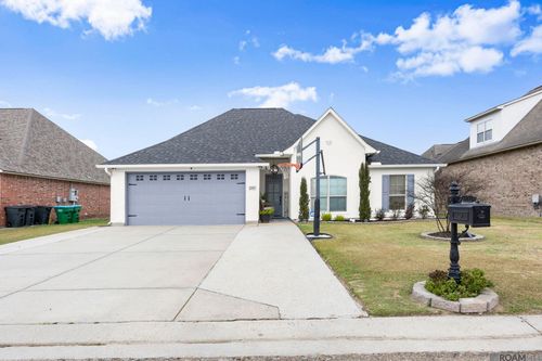 6093 Waterford Ln, Sorrento, LA, 70778-3436 | Card Image