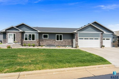 2400 W Trevi Pl Place, Sioux Falls, SD, 57108 | Card Image