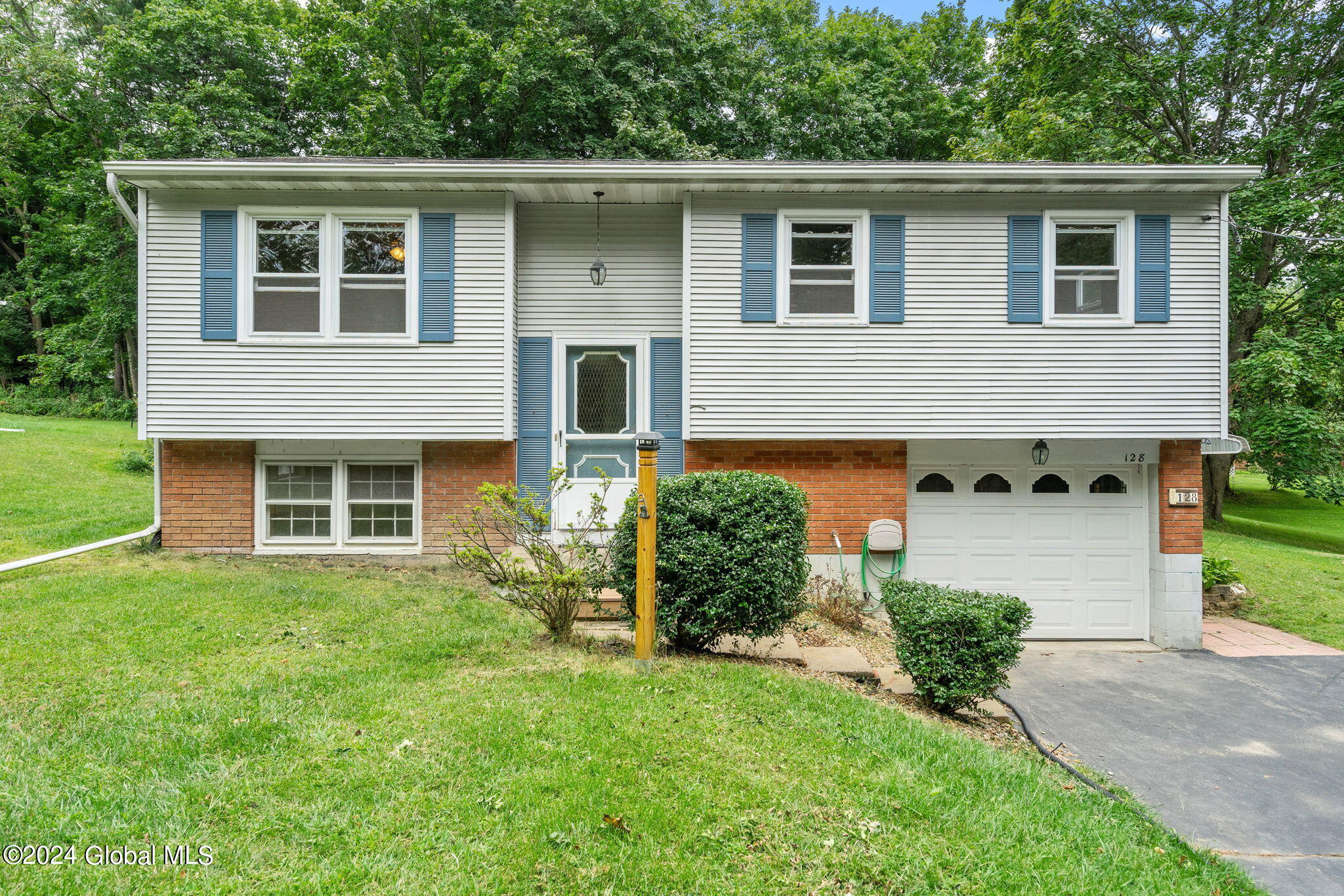 Elliot Rd, East Greenbush, NY 12061